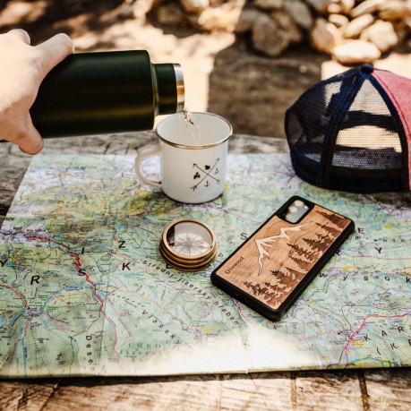 Etui drewniane na iPhone 13 Pro Max Bewood Góry Imbuia