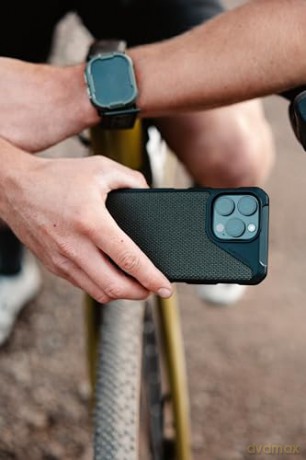 Etui UAG Metropolis LT MagSafe do iPhone 15 Pro Max - czarny kevlar