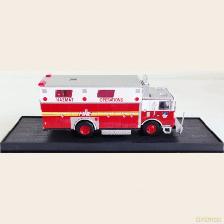 Strażackie Giganty. Największe Wozy Strażackie Świata 12: Mack MC Hazmat [KSIĄŻKA]+[MODEL]
