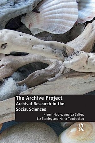 Archive Project - Niamh Moore [KSIĄŻKA]