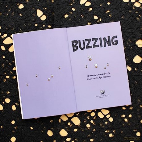 Buzzing A Graphic Novel - Samuel Sattin [KSIĄŻKA]