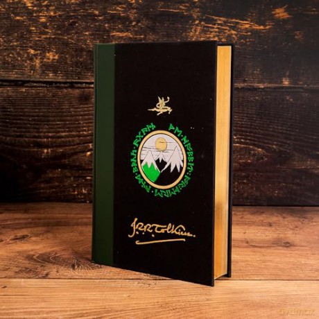 Hobbit Illustrated Deluxe Edition - J R R Tolkien [KSIĄŻKA]