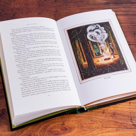 Hobbit Illustrated Deluxe Edition - J R R Tolkien [KSIĄŻKA]