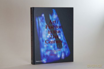 Art Fashion In The 21st Century - Mitchell O Oakley [KSIĄŻKA]