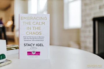 Embracing Calm In Chaos Hb [KSIĄŻKA]