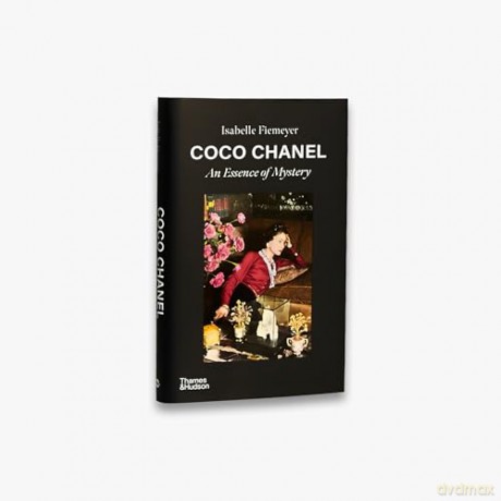 Coco Chanel: An Essence Of Mystery - Isabelle Fiemeyer [KSIĄŻKA]
