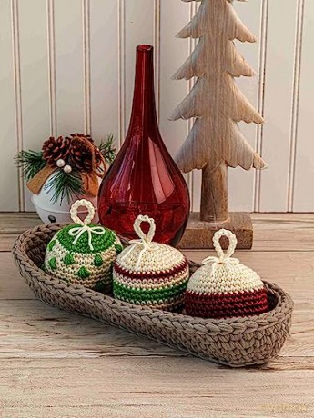 Happy Holidays In Crochet - Annies Crochet [KSIĄŻKA]