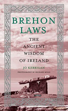 Brehon Irelands Ancient Laws Traditions - Jo Kerrigan [KSIĄŻKA]