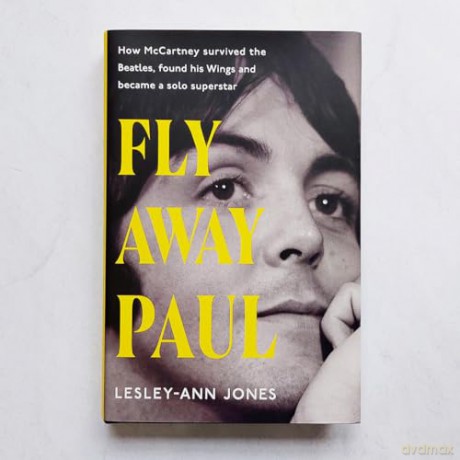 Fly Away Paul - Lesley-Ann Jones [KSIĄŻKA]
