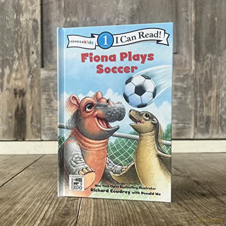 Fiona Plays Soccer - Cowdrey Richard [KSIĄŻKA]