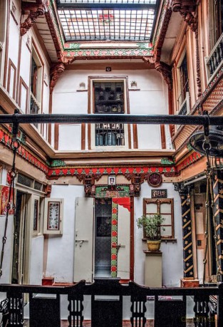 Courtyard Houses Of India - Yatin Pandya [KSIĄŻKA]