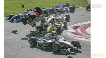Inside Formula 1 Behind-The-Scenes Photo - Daniel Reinhard [KSIĄŻKA]