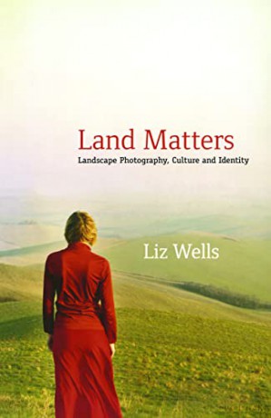 Land Matters - Liz Wells [KSIĄŻKA]