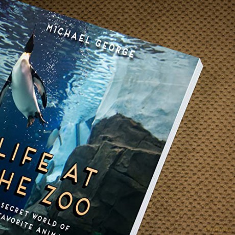 Life At The Zoo - Michael George [KSIĄŻKA]