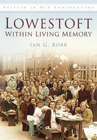 Lowestoft In Living Memory - Ian Robb [KSIĄŻKA]