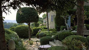 Modern Design In Provence - Nicole De Vesian [KSIĄŻKA]