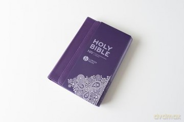 Niv Larger Print Personal Purple Soft-T - Jonathan Call [KSIĄŻKA]