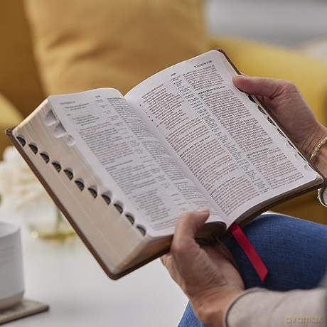 Nkjv Compact Centercolumn Reference Bibl [KSIĄŻKA]