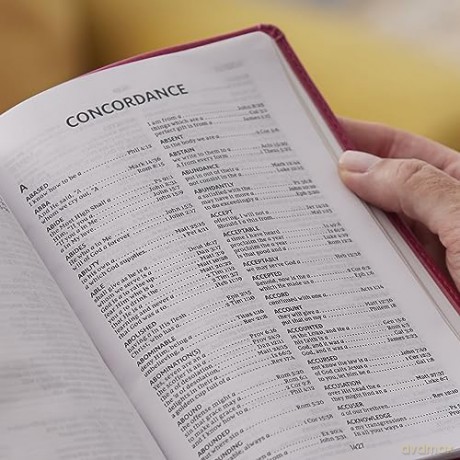 Nkjv Compact Centercolumn Reference Bibl [KSIĄŻKA]