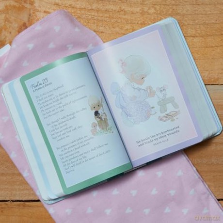 Nkjv Precious Moments Small Hands Bible [KSIĄŻKA]