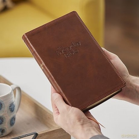 Nkjv The Everyday Bible Leathersoft Brow [KSIĄŻKA]