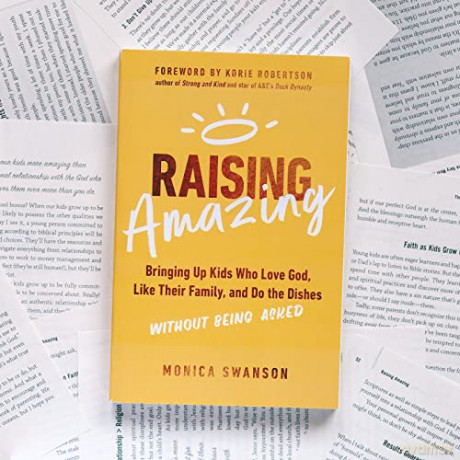 Raising Amazing - Swanson Monica [KSIĄŻKA]