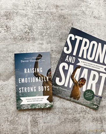 Raising Emotionally Strong Boys - Thomas David [KSIĄŻKA]