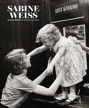 Sabine Weiss The Poetry Of The Instant - Weiss. Sabine [KSIĄŻKA]