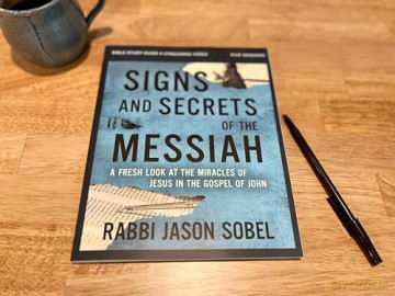 Signs And Secrets Of The Messiah Bible - Sobel Rabbi Jason [KSIĄŻKA]
