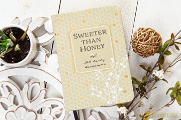 Sweeter Than Honey 365 Daily Devotions [KSIĄŻKA]