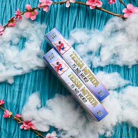 Tessa Miyata Is No Hero - Julie Abe [KSIĄŻKA]