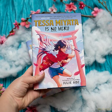 Tessa Miyata Is No Hero - Julie Abe [KSIĄŻKA]
