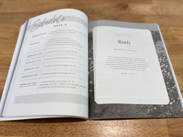 The God Who Sees Bible Study Guide Plus - Gifford Kathie Lee [KSIĄŻKA]