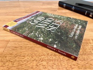 The God Who Sees Bible Study Guide Plus - Gifford Kathie Lee [KSIĄŻKA]