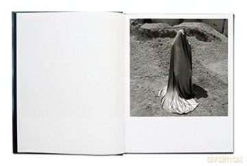 Truth Is In The Soil - Sakellaraki Ioanna [KSIĄŻKA]