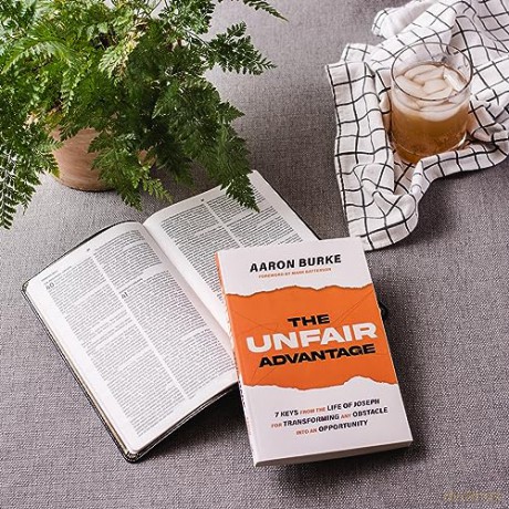 Unfair Advantage 7 Keys From The Life Of - Aaron Burke [KSIĄŻKA]