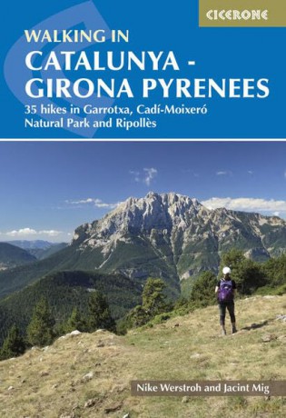 Walking In Catalunya Girona Pyrenees - Jacint Mig [KSIĄŻKA]