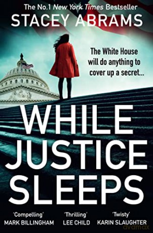 While Justice Sleeps - Stacey Abrams [KSIĄŻKA]