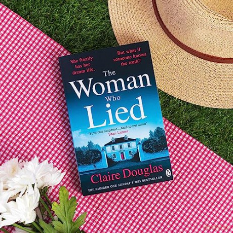 Woman Who Lied - Claire Douglas [KSIĄŻKA]