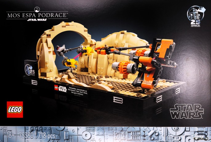 LEGO Star Wars Diorama z wyścigów podracerów (75380) [KLOCKI]