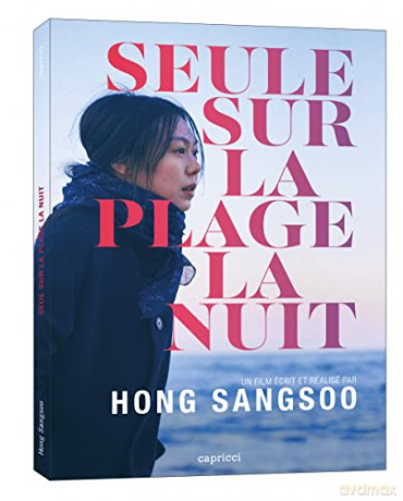 Seule sur la Plage la Nuit