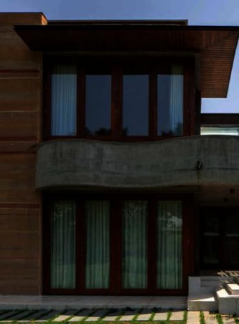 Building With Earth [KSIĄŻKA]