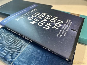God Never Gives Up On You Bible Study G - Lucado Max [KSIĄŻKA]