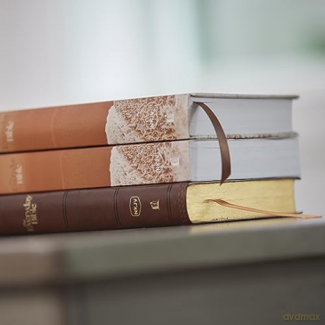 Nkjv The Everyday Bible Paperback Red Le [KSIĄŻKA]