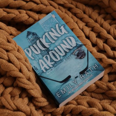Pucking Around - Rath Emily [KSIĄŻKA]