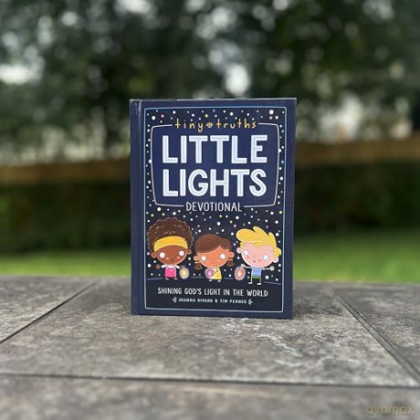 Tiny Truths Little Lights Devotional - Rivard Joanna [KSIĄŻKA]
