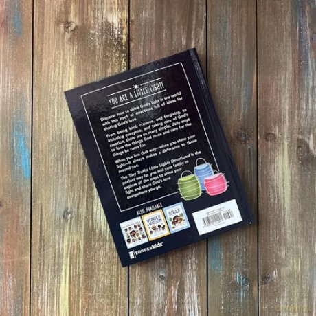 Tiny Truths Little Lights Devotional - Rivard Joanna [KSIĄŻKA]
