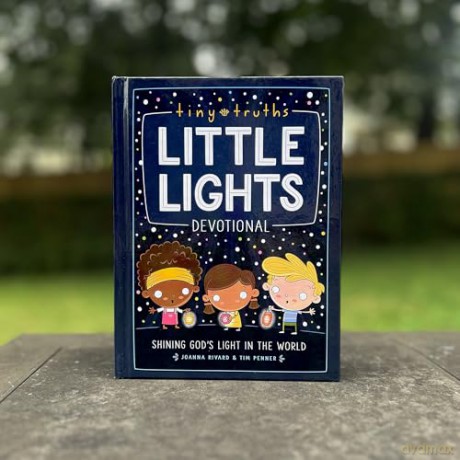 Tiny Truths Little Lights Devotional - Rivard Joanna [KSIĄŻKA]