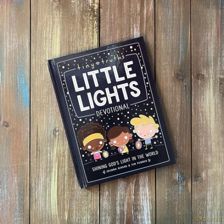 Tiny Truths Little Lights Devotional - Rivard Joanna [KSIĄŻKA]
