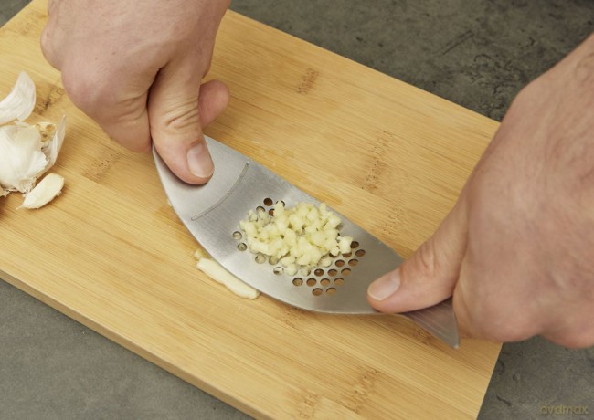 Fish Garlic Press (CU281)